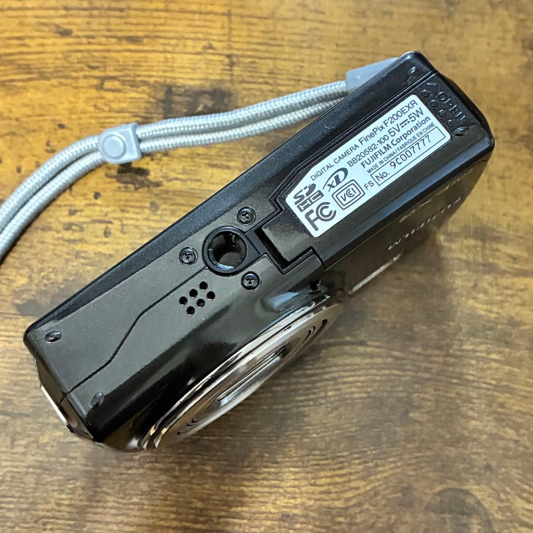 デジタルカメラ FUJIFILM FinePix F200EXR