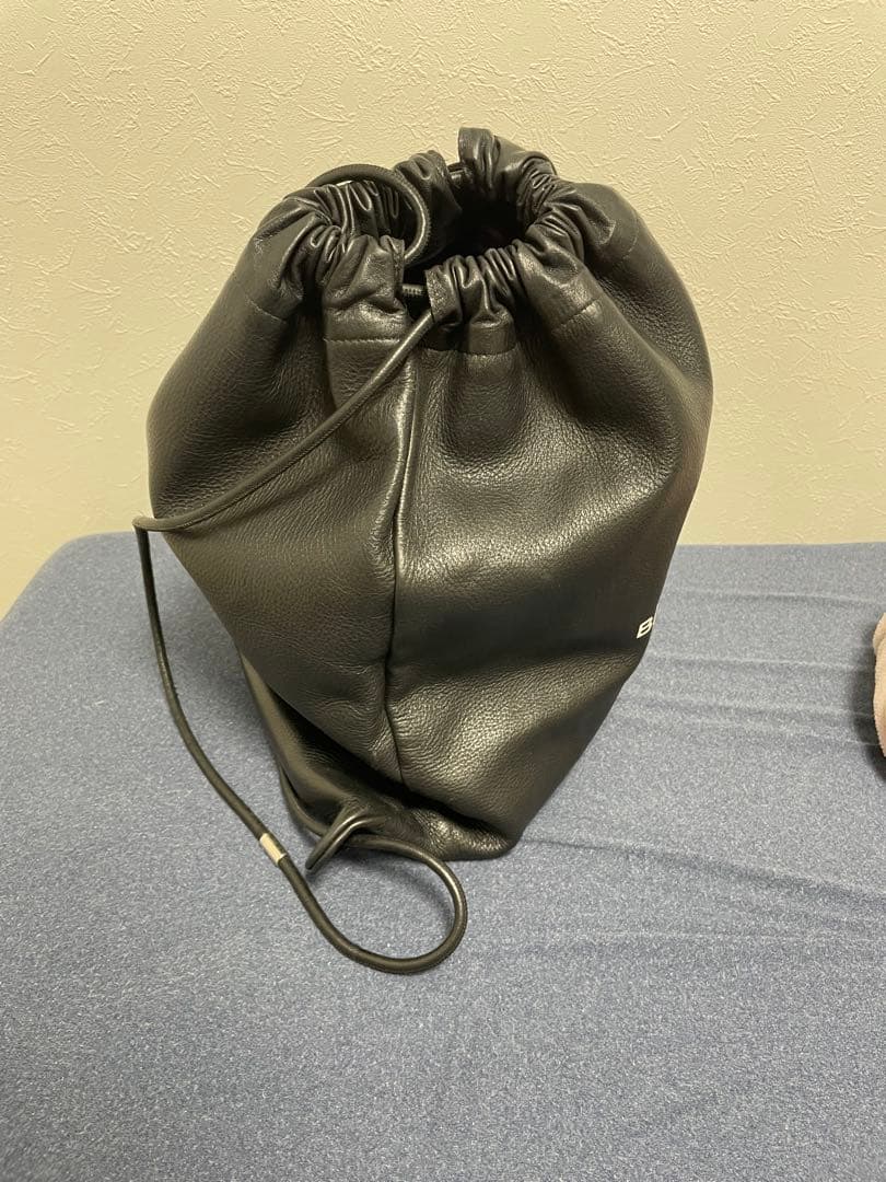 BALENCIAGA ブラック ドローストリングバッグ