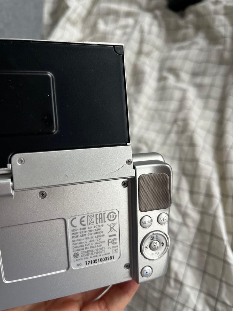 【最安値】Canon EOS M100 グレー 15-45mmレンズ付き