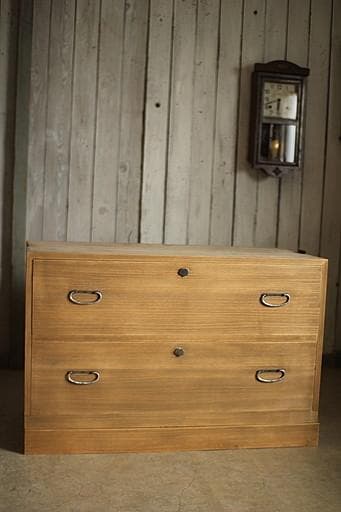 古い木製の引き出し2段　チェスト　桐箪笥 昭和レトロ　タンス　古家具　古民家