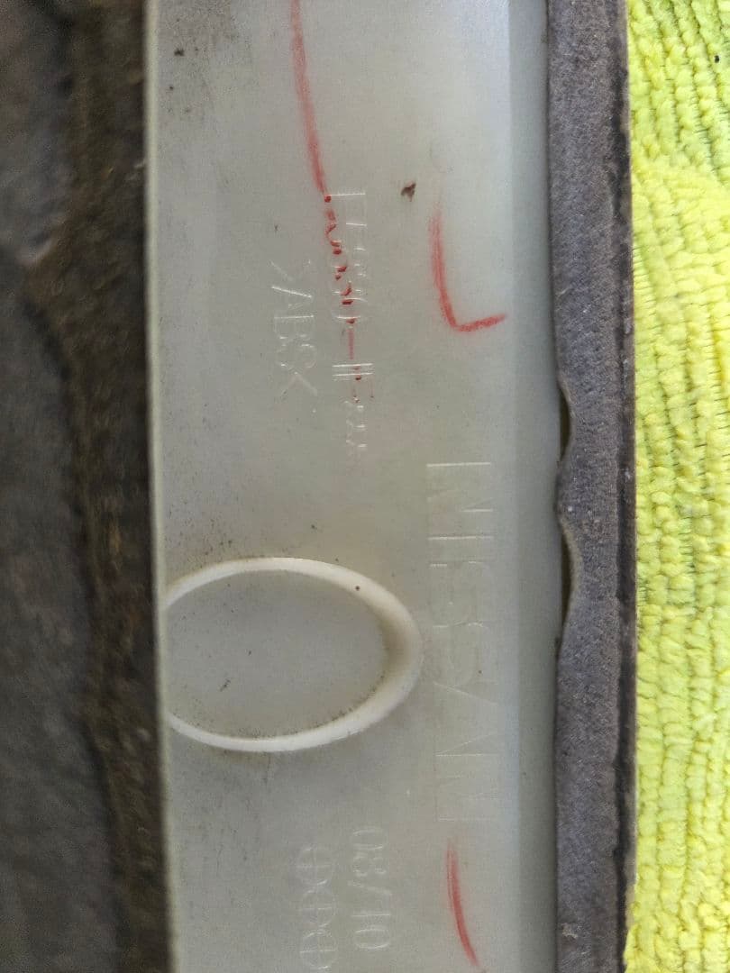 Z12　キューブ　純正オプション　フードモールディング