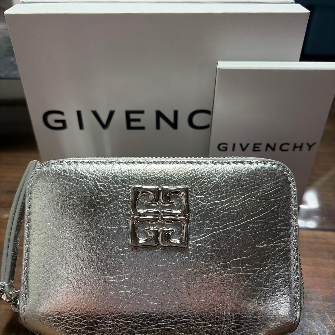美品‼️GIVENCHY シルバー ケース