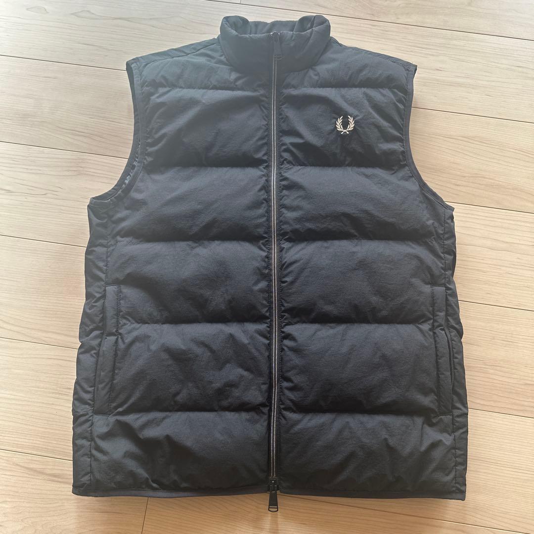フレッドペリー　ブラック　ダウンベストM