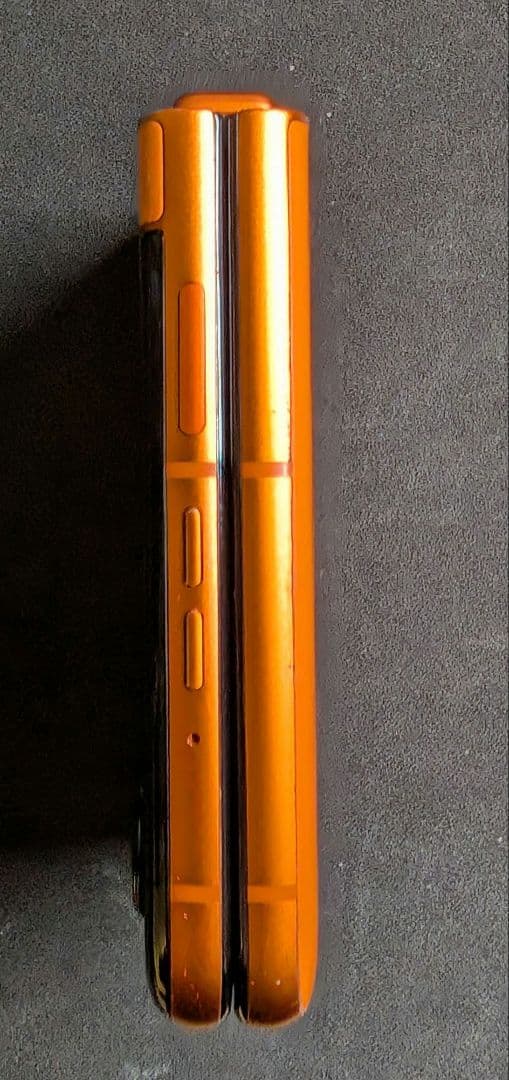 【今週末のみ値下げ】Motorola razr 50 512GB SIMフリー