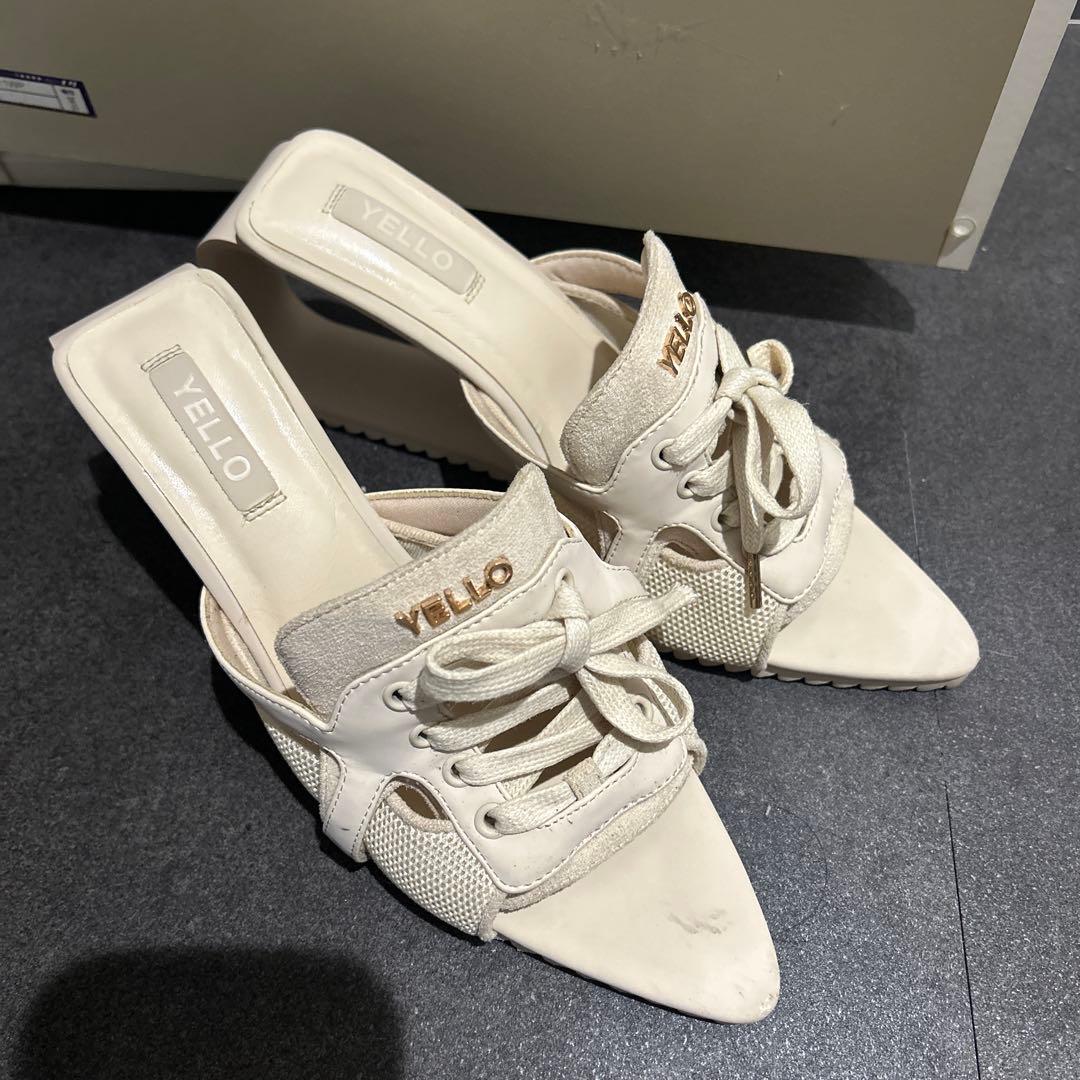 YELLO アイボリー オープントゥサンダル