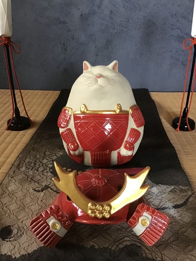ねこ武将∠(｀∇´)ゝ　まる白猫　赤甲冑　赤兜(真田形) 大一点のみ
