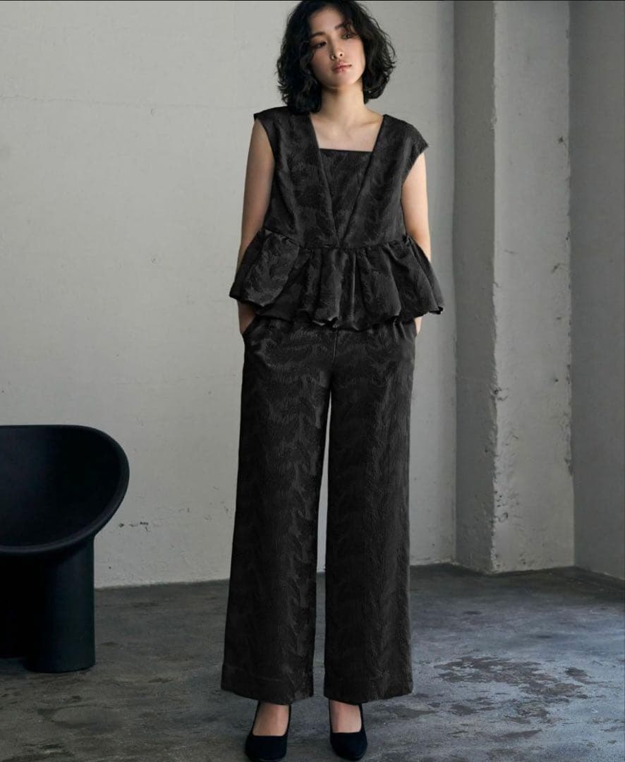 nianaフェザー柄ジャガードペプラム セットアップ パンツドレス オケージョン