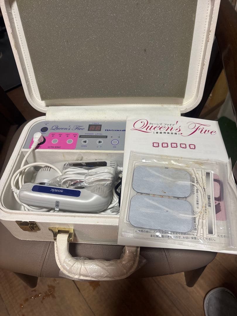 Queen’s Five 美顔器 超音波 イオン導入 ケース付き