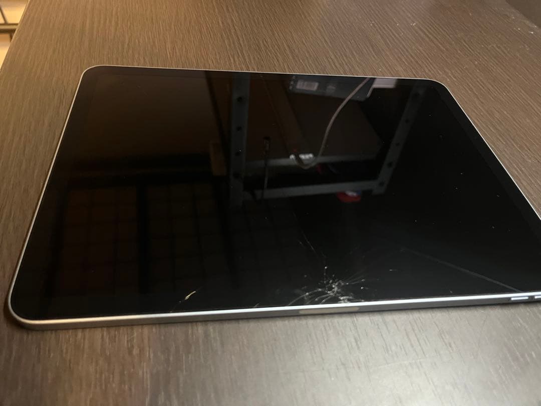 iPad Air 11インチ M2 ブルー 画面ひび割れあり