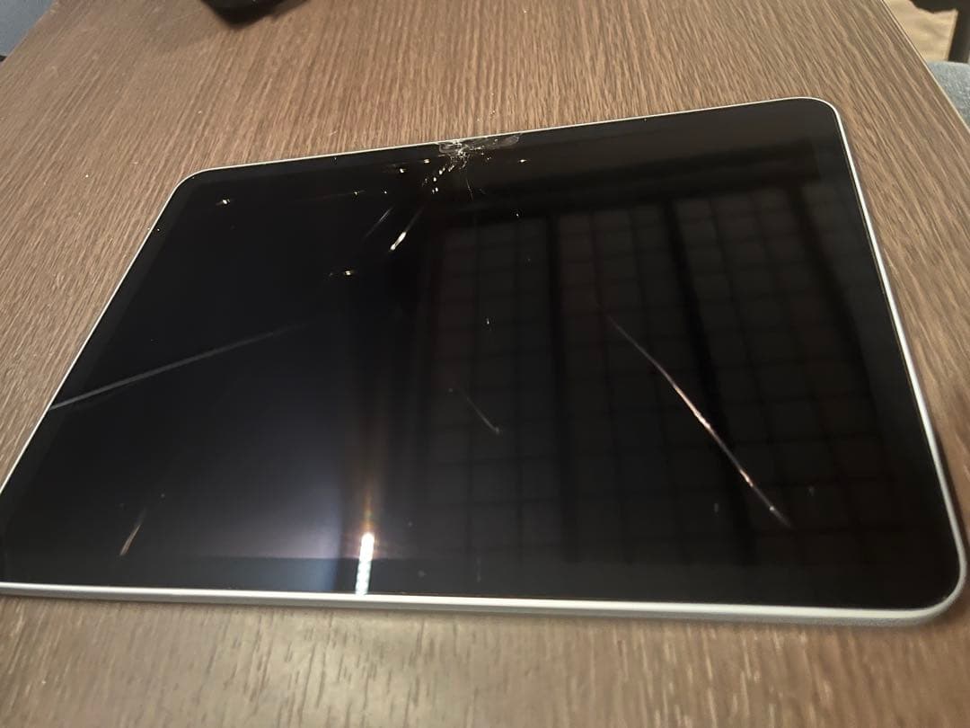 iPad Air 11インチ M2 ブルー 画面ひび割れあり
