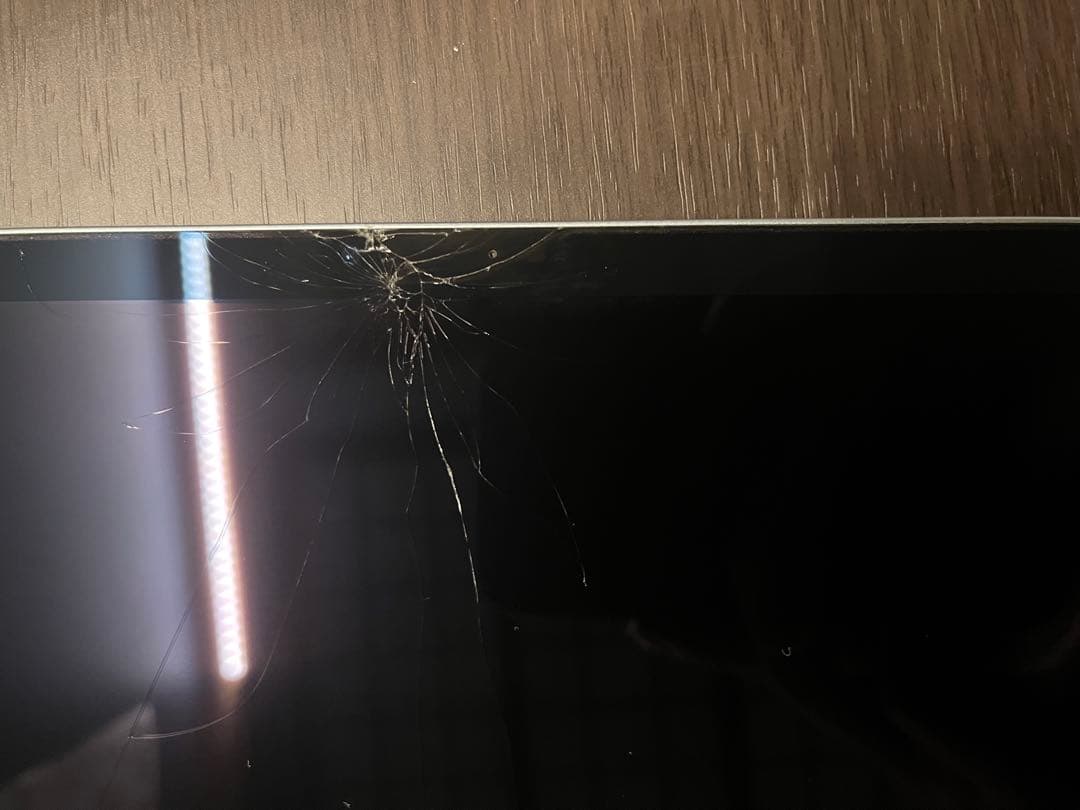 iPad Air 11インチ M2 ブルー 画面ひび割れあり