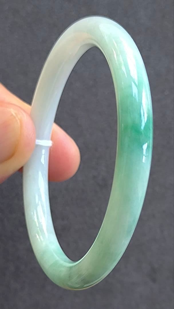 【日本鑑別書付:細条】ミャンマー産本翡翠のバングル（内径55ミリ）8609
