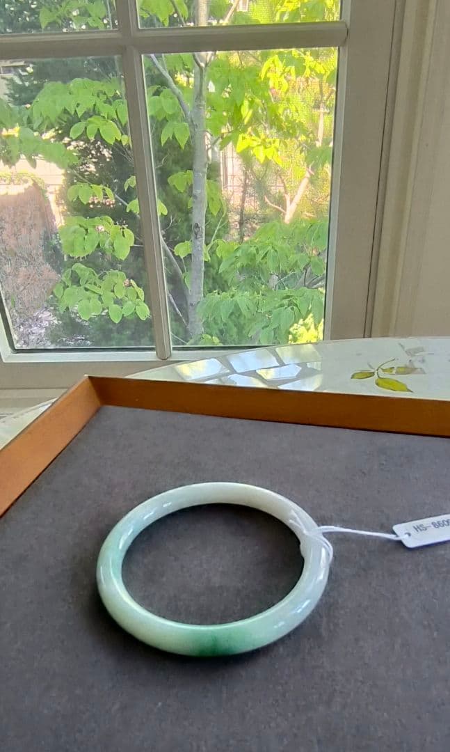 【日本鑑別書付:細条】ミャンマー産本翡翠のバングル（内径55ミリ）8609