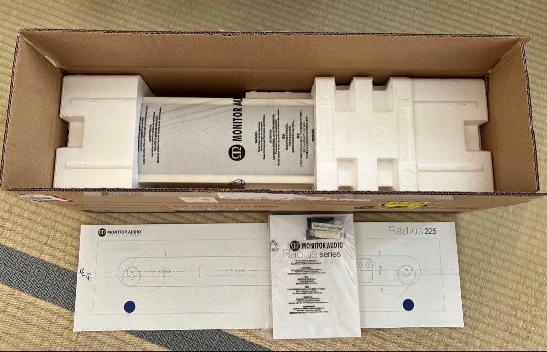 〈新春セール〉Monitor Audio：Radius Series 225 白