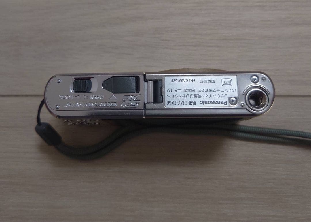 LUMIX 14メガピクセル コンパクトデジタルカメラ DMC-FX66ゴールド