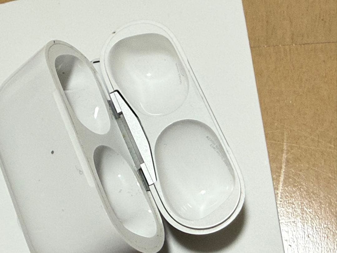 【訳あり】AirPods Pro 2（Lightning端子）※上蓋に緩みあり