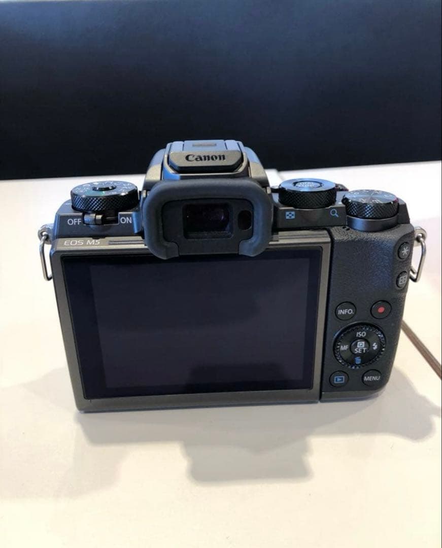 デジタルカメラ EOS M5