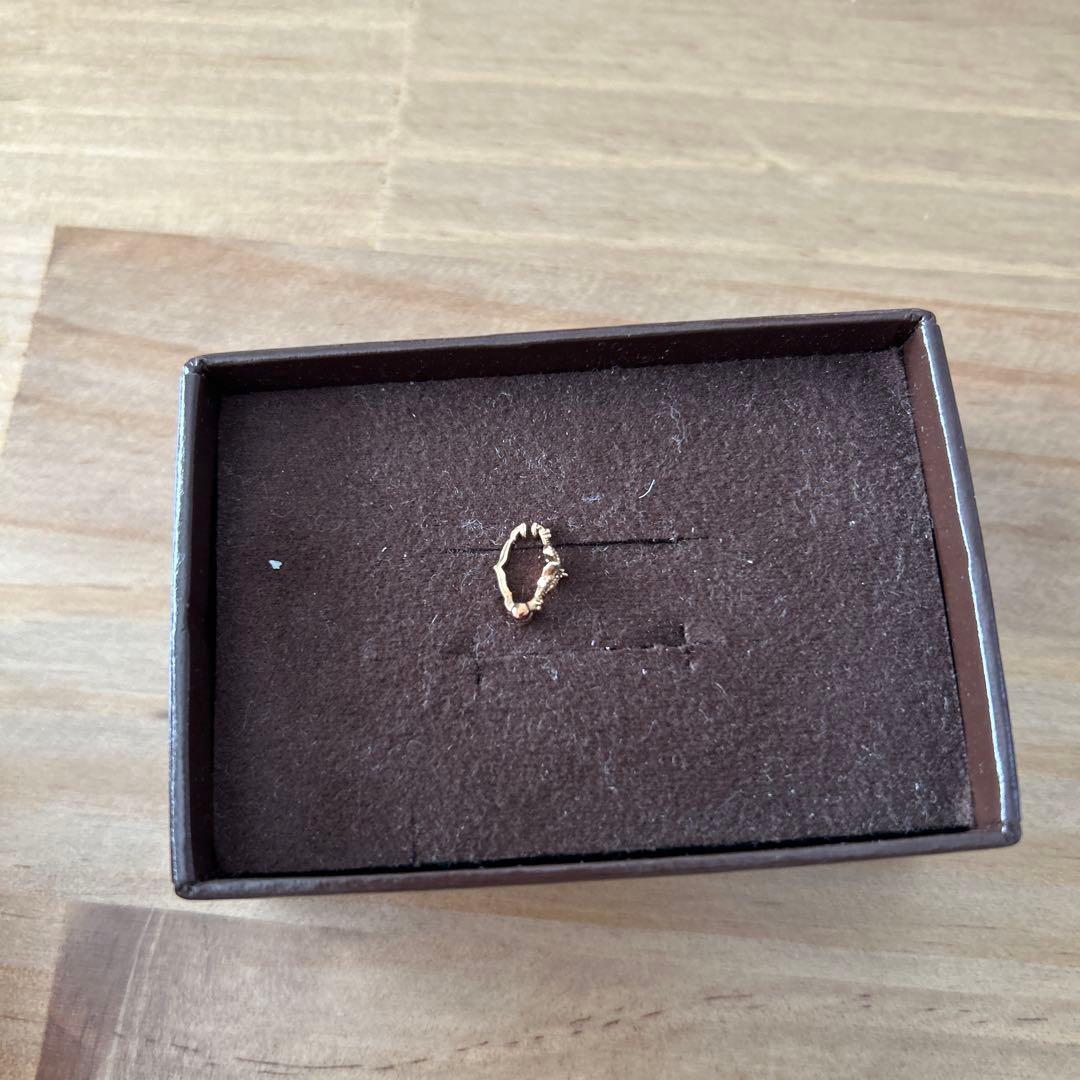 ゴールドチャーム 青色ストーン付き