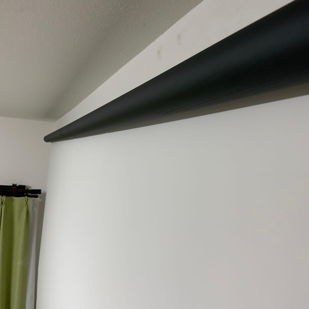 引取り限定　ロール式プロジェクタースクリーン 大型100インチ