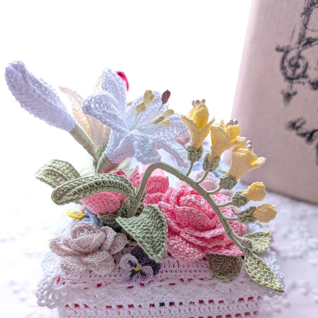 き*り様 薔薇とユリお花いっぱいのティッシュボックスカバー☆ハンドメイドレース編