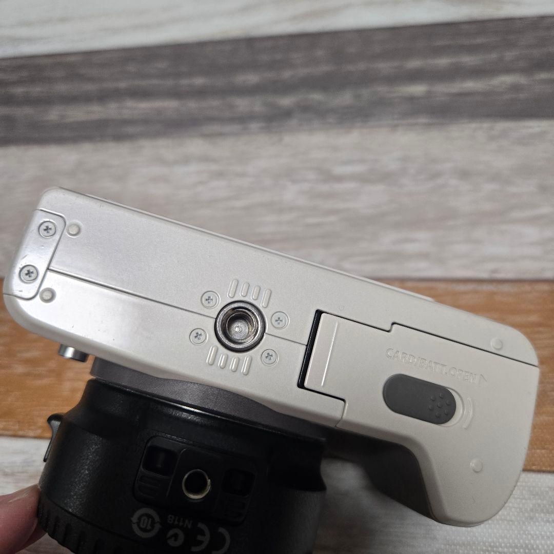 Canon EOS Kiss M ホワイト ジャケット・ストラップ・アダプター付