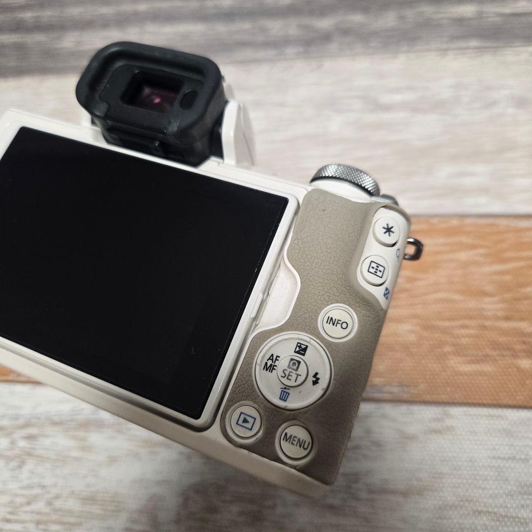 Canon EOS Kiss M ホワイト ジャケット・ストラップ・アダプター付