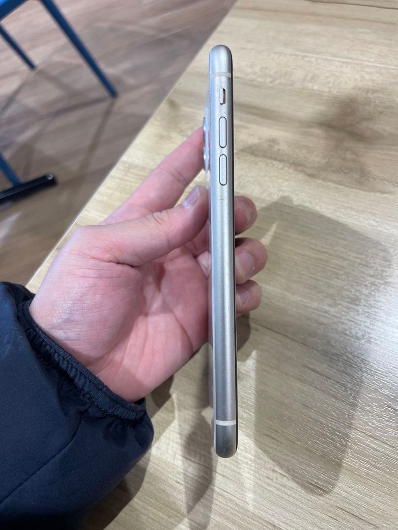 Apple iPhone 11 ホワイト 本体　中古