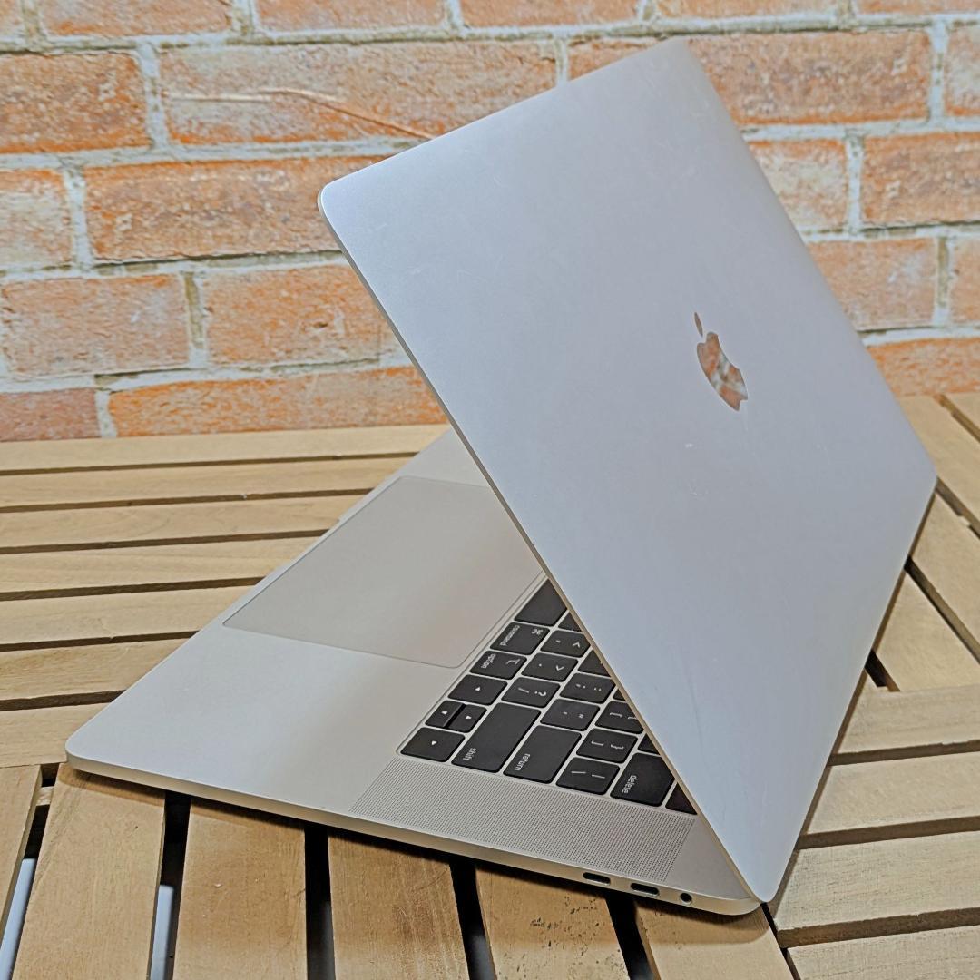 (2595)MacBook Pro i9 32GBメモリ 512GB 15インチ