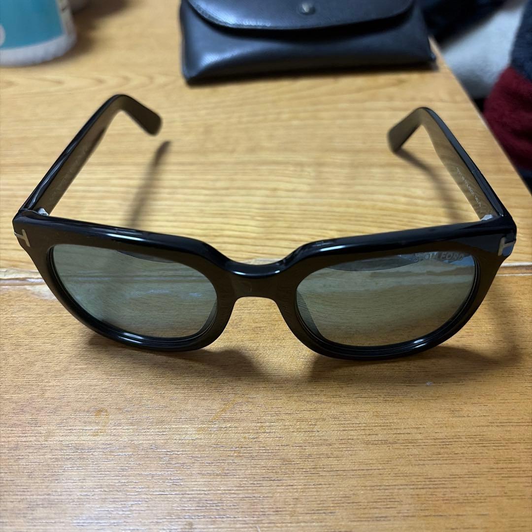 TOM FORD ブラックサングラス　TF211