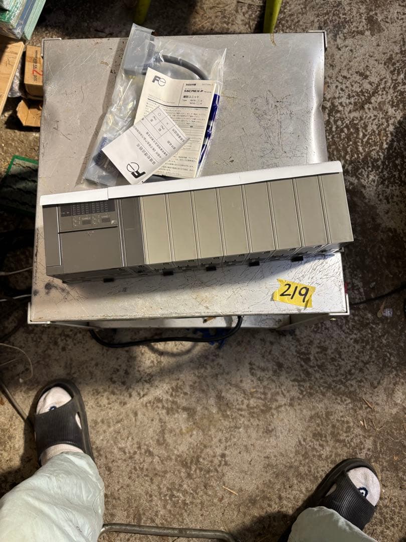 富士電機プログラマブルコントローラ NV1E-084。新品同様未使用。動作未確認