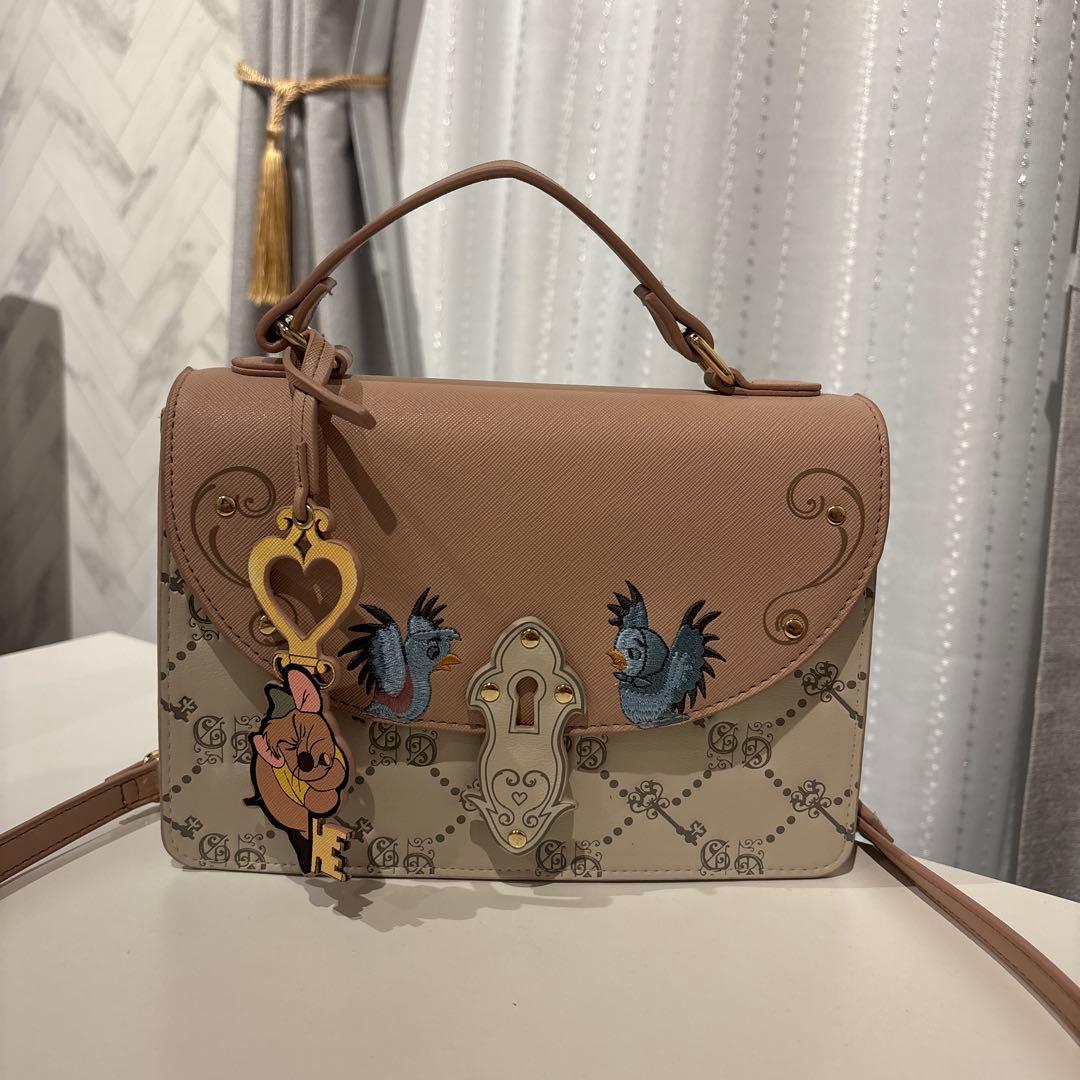 か*す様 Disney ディズニー　ダニエルニコラ　シンデレラ　ガス ショルダー