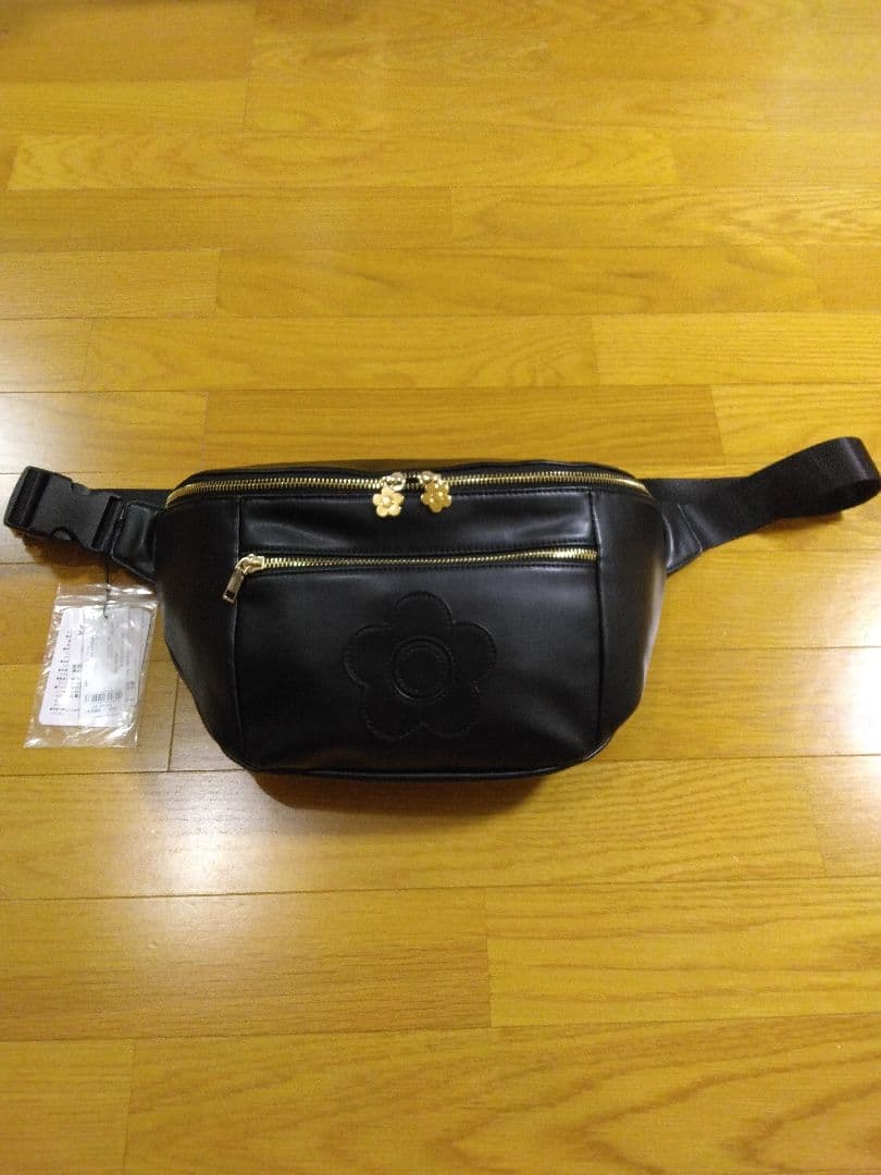 マリークワント フロントポケットデイジーパッチ ボディバッグ ブラック