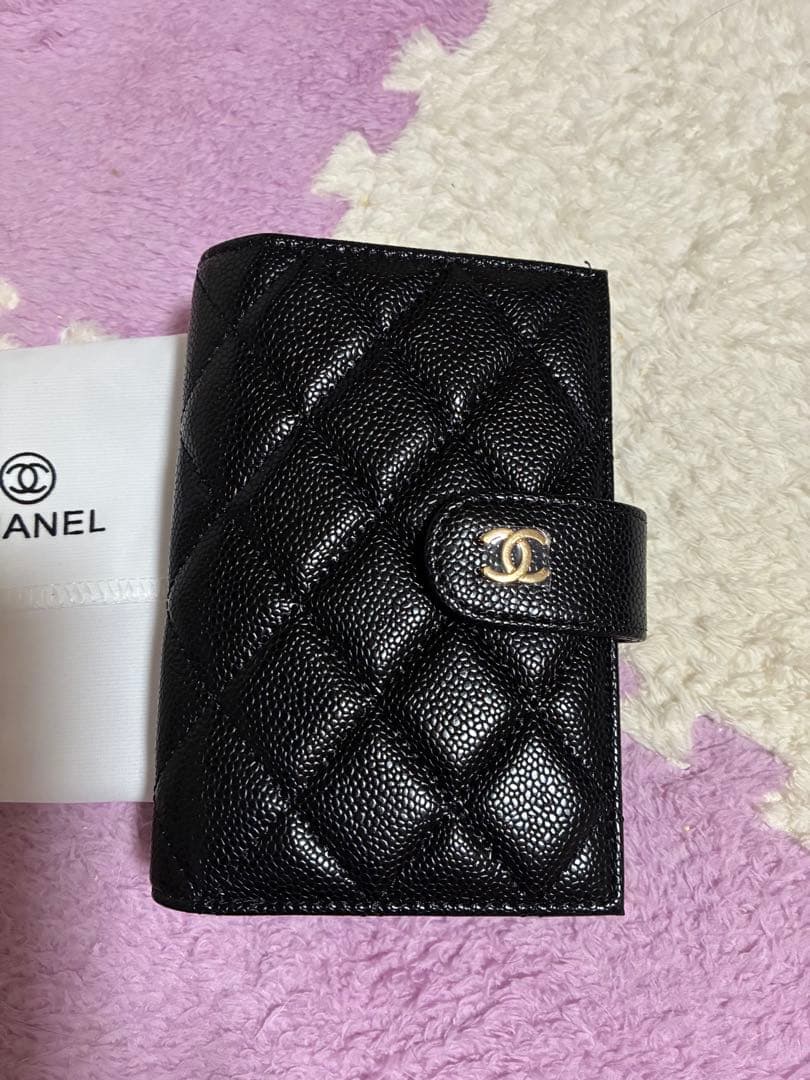 CHANEL ノベルティ 二つ折り財布