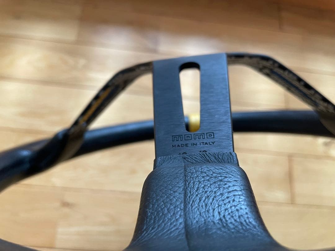 MOMO ステアリング ウルトラ ジャパン ブラック レザー 350mm 35π