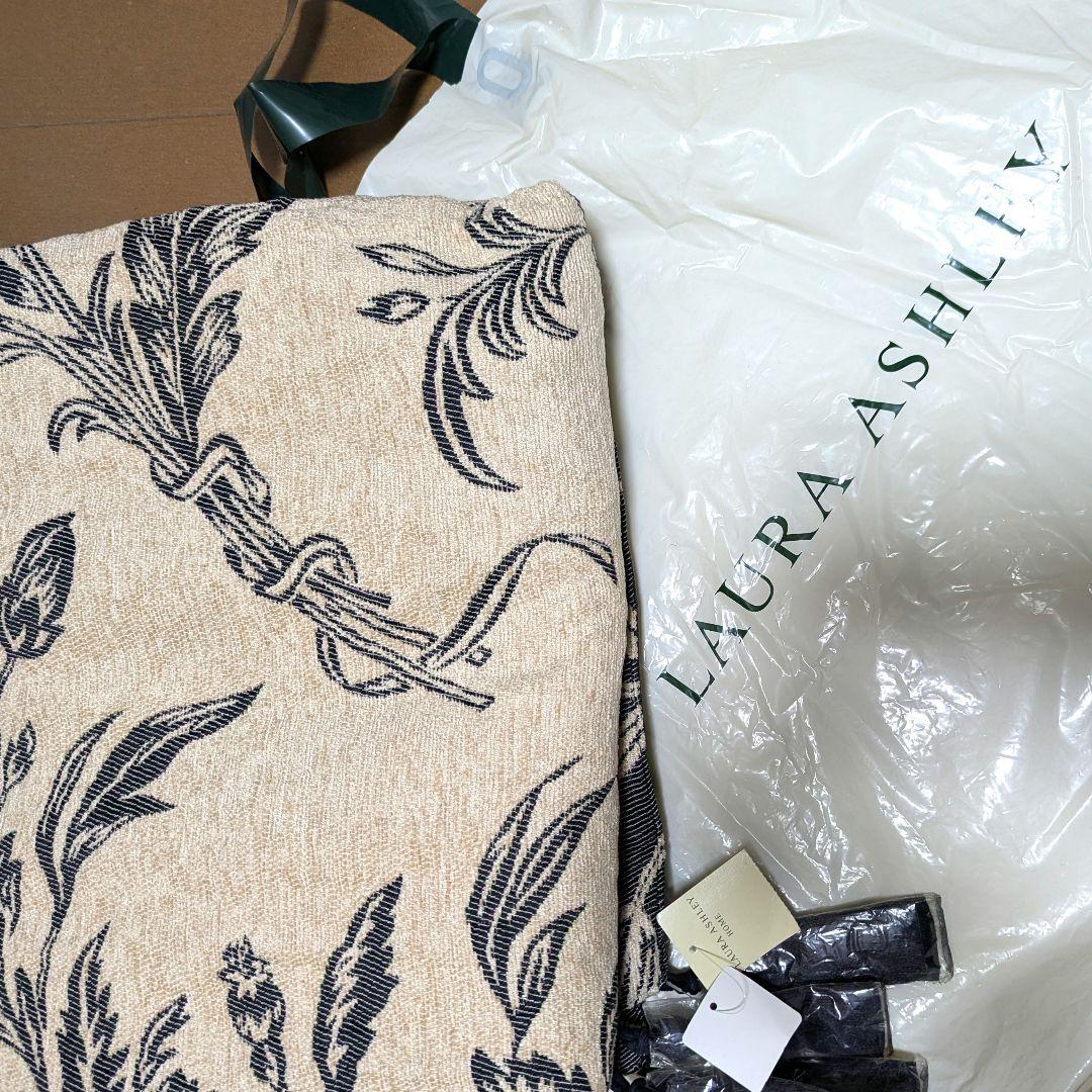 メル47425様成約済み！新品タグ付LAURA ASHLEYマルチカバー