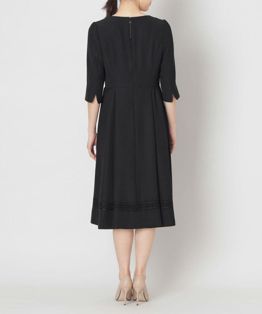 新品69,300円トゥービーシック刺繍レースワンピース 50サイズローズティアラ