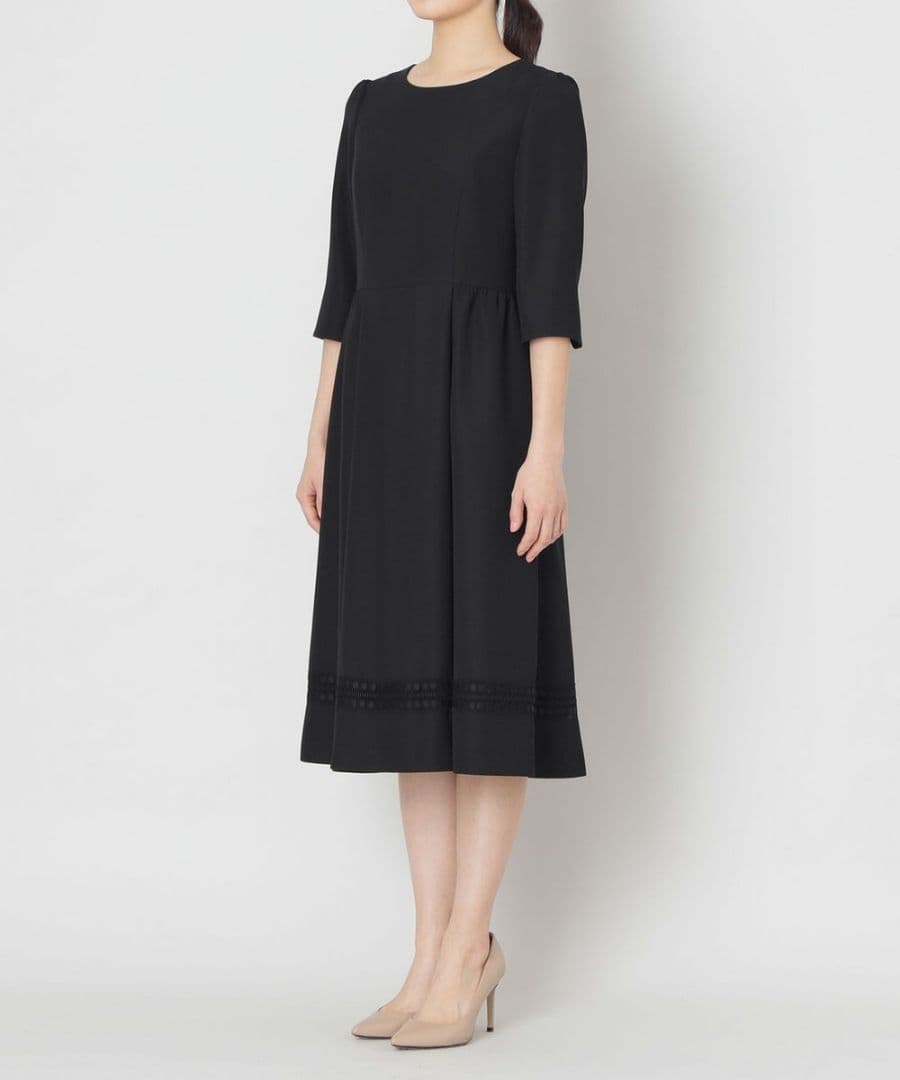 新品69,300円トゥービーシック刺繍レースワンピース 50サイズローズティアラ