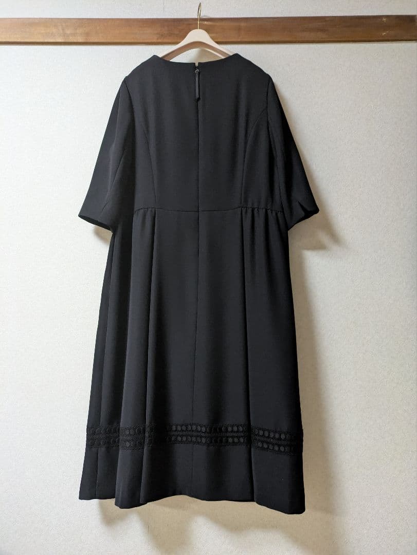 新品69,300円トゥービーシック刺繍レースワンピース 50サイズローズティアラ