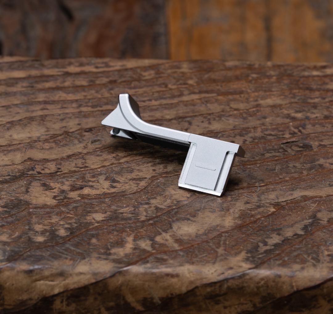 美品 純正品 Leica (ライカ) M11/M10用 サムレスト シルバー