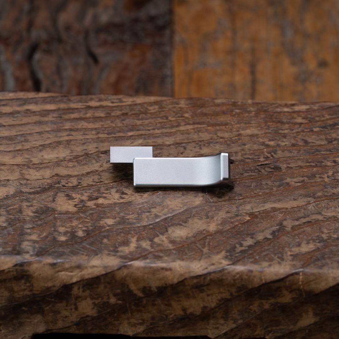 美品 純正品 Leica (ライカ) M11/M10用 サムレスト シルバー