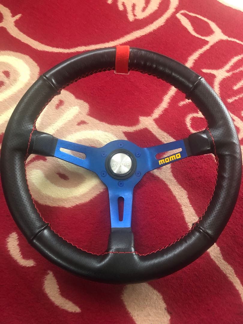 送料込み momo MOD.08 ステアリング 35㎝