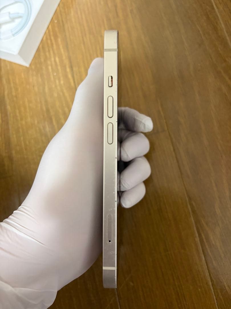 ま*ぬ様 iPhone 13 スターライト256GB（SIMフリー・残債なし）