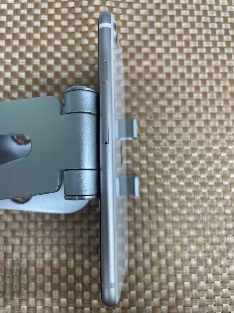 iPhone SE 第3世代 64GB スターライトSIMフリー【1868】