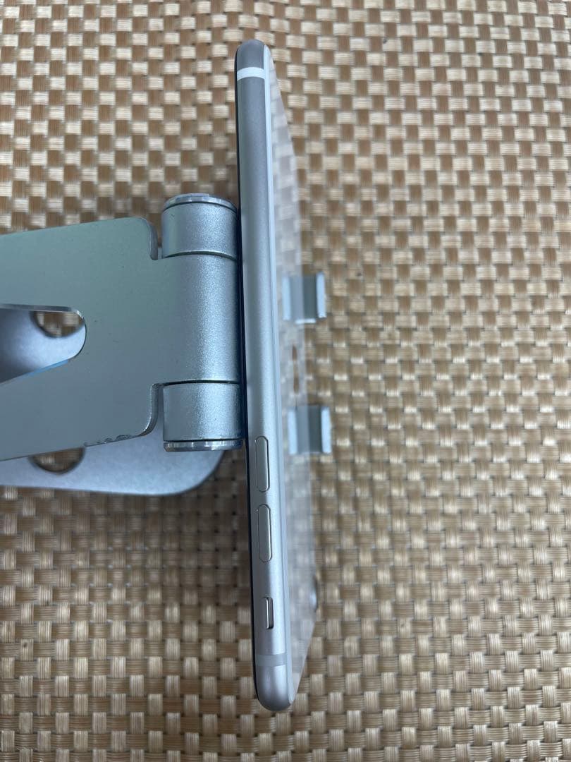 iPhone SE 第3世代 64GB スターライトSIMフリー【1868】