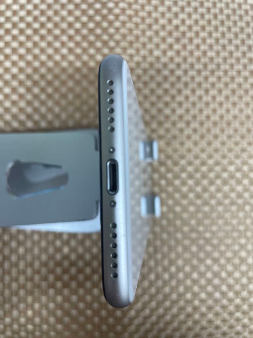 iPhone SE 第3世代 64GB スターライトSIMフリー【1868】