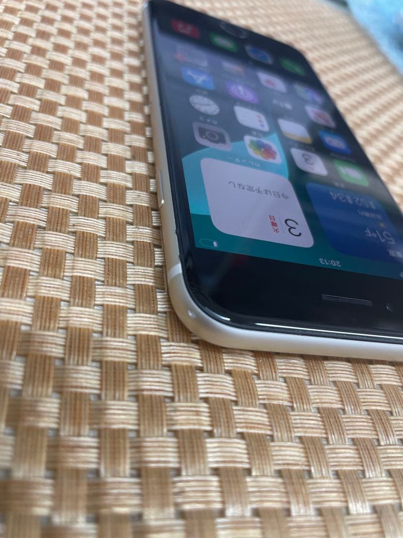 iPhone SE 第3世代 64GB スターライトSIMフリー【1868】