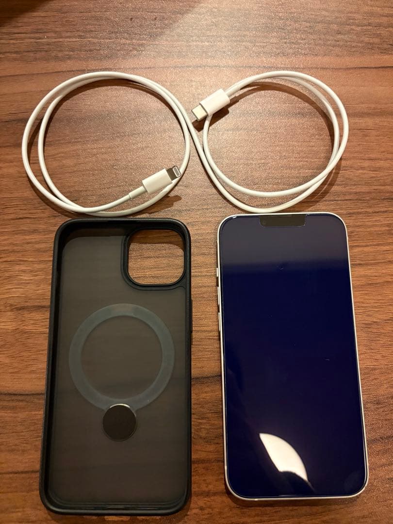 iPhone 13 ホワイト TORRASのケース付き