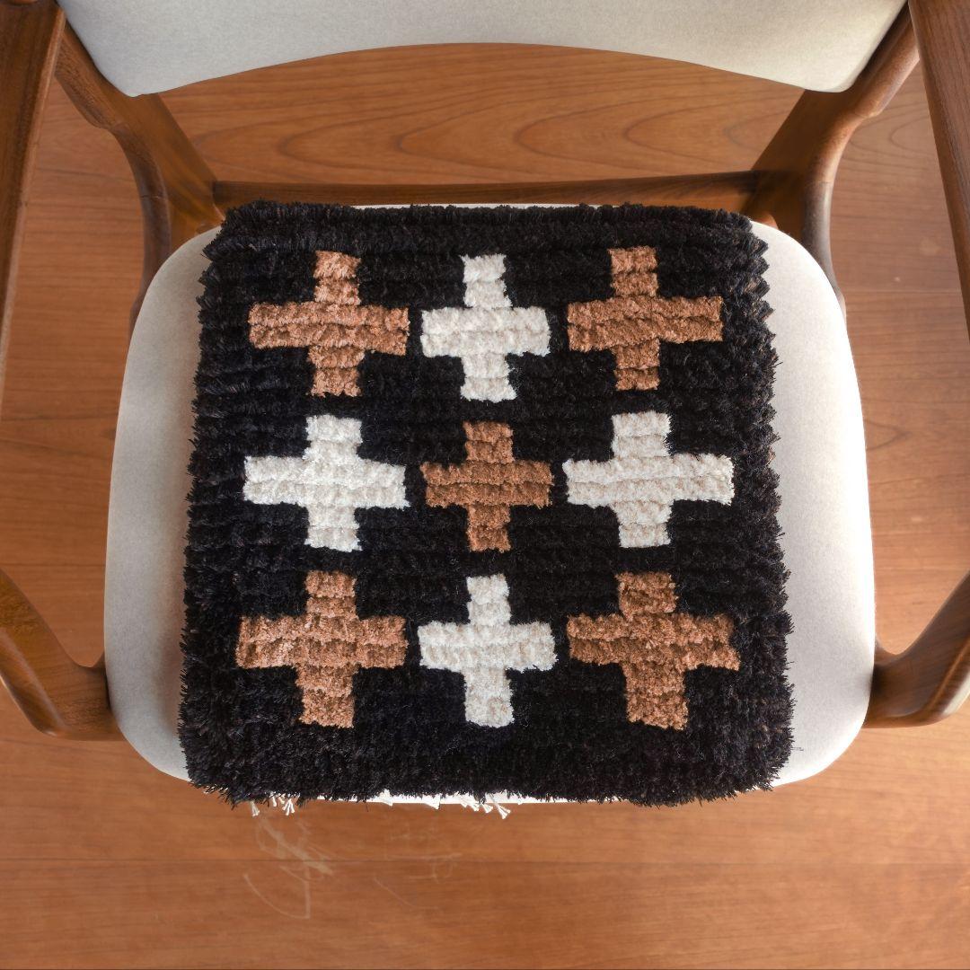 【一点物】【手染め糸】ノッティング織 椅子敷き 006