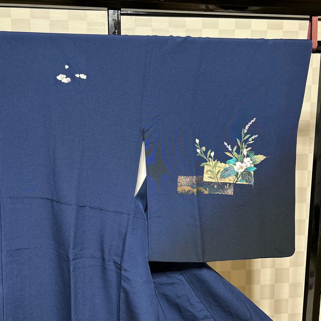 株式会社一蔵謹製　中古品正絹袷　金彩友禅訪問着　紺色裾は濃紺ぼかし