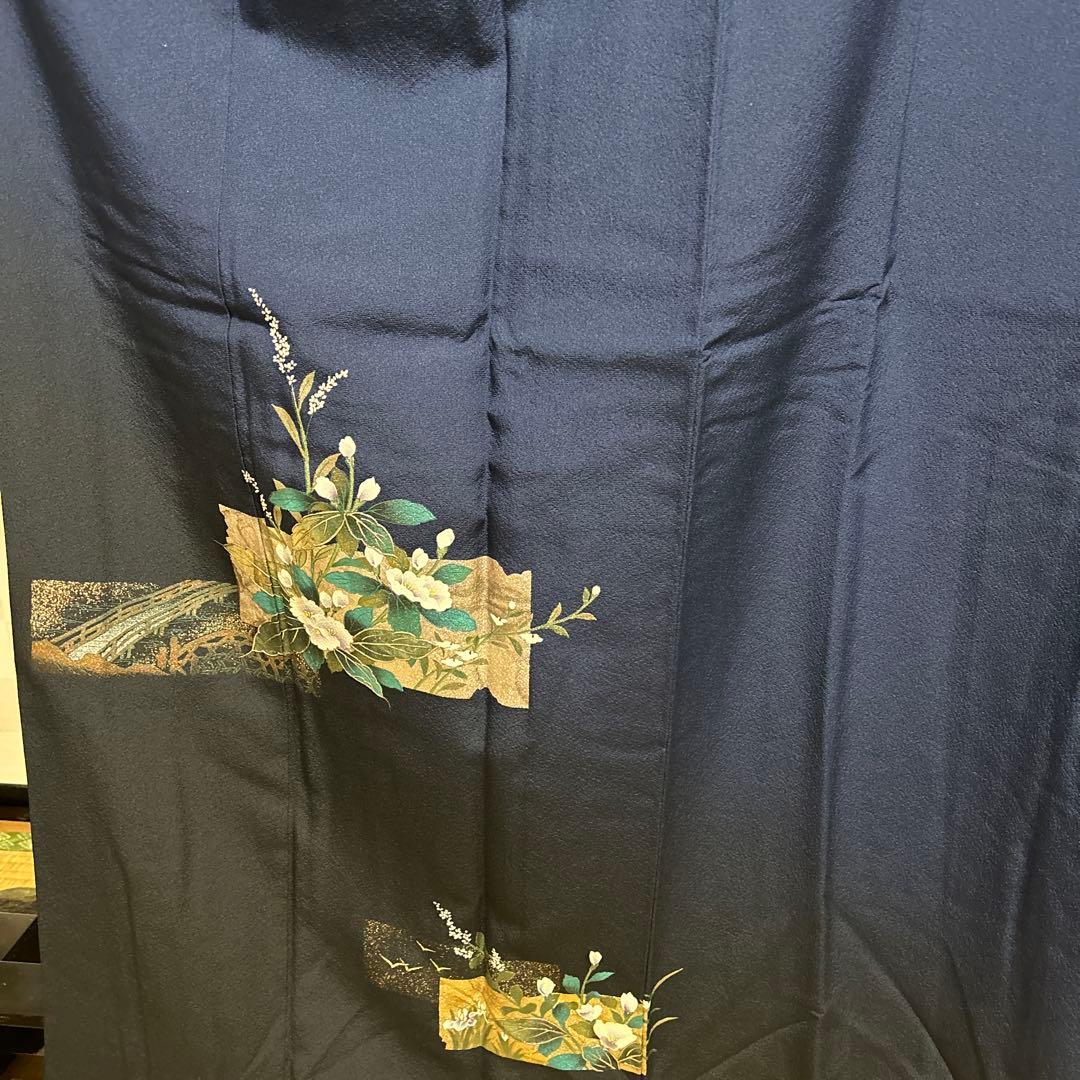 株式会社一蔵謹製　中古品正絹袷　金彩友禅訪問着　紺色裾は濃紺ぼかし